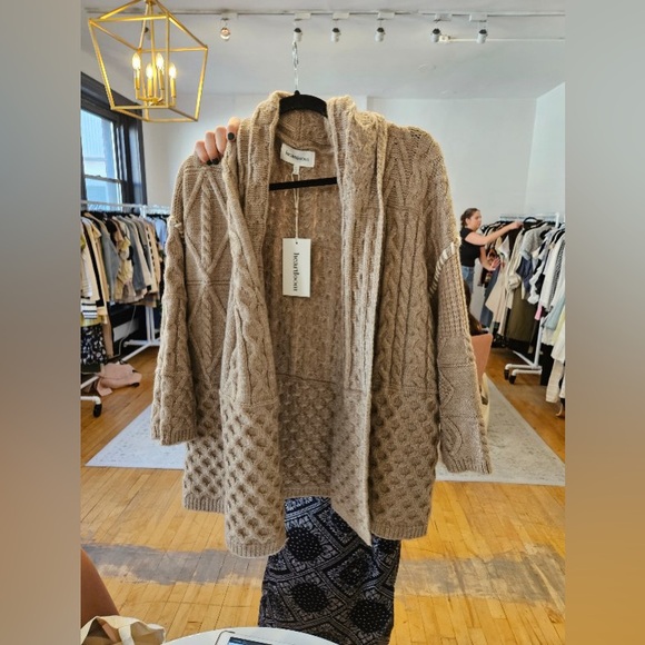 Heartloom Aletta cardi- taupe - Picture 3 of 9